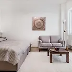 Viktoria design studio apartment